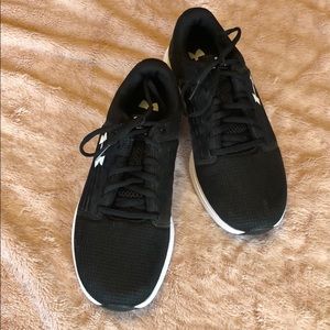 Mens 7.5 UA shoes